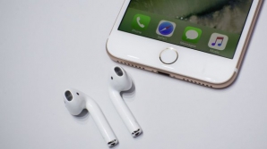 Глава Apple рассказал об ошеломительном успехе наушников AirPods