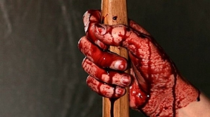 Жуткое убийство в Яссах: Женщина убила соседа и надела на него платье и бюстгальтер