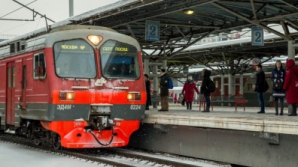 На востоке Москвы под колесами поезда погиб 20-летний молодой человек