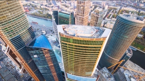 Самый высокий каток в Европе открыли на крыше башни Моcква-Сити