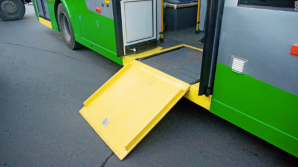 Пассажирка погибла, выпав на ходу из троллейбуса 