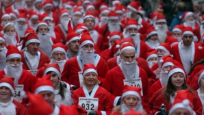 Жители Литвы приняли участие в марафоне Санта-Клаусов в поддержку детей-сирот
