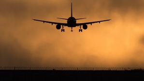 В Калининграде пассажирский самолет при посадке выкатился за пределы ВПП