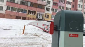 "Пьяный" после Нового года шлагбаум порадовал пользователей соцсетей