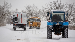 Московские коммунальщики имитировали уборку снега на тракторах с ГЛОНАСС