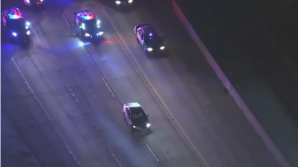 Аномально медленная полицейская погоня заинтересовала миллионы зрителей