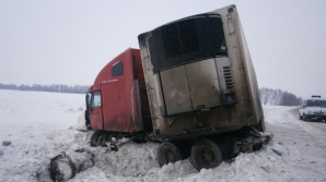 Грузовик разорвало на частив ДТП под Москвой: видео