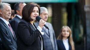 Министр культуры наградила талантливых учеников художественных школ страны