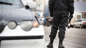 В Шолданештском районе задержали с поличным двоих патрульных инспекторов