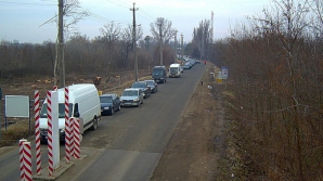 Очереди образовались на молдавско-румынской границе, люди едут на отдых в горы