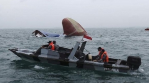 Спасатели обнаружили затонувшее судно и нескольких выживших в малайзийских водах