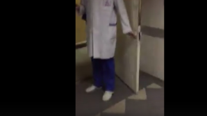 Сеть взорвало видео с врачом, просившим подождать истекающего кровью мужчину