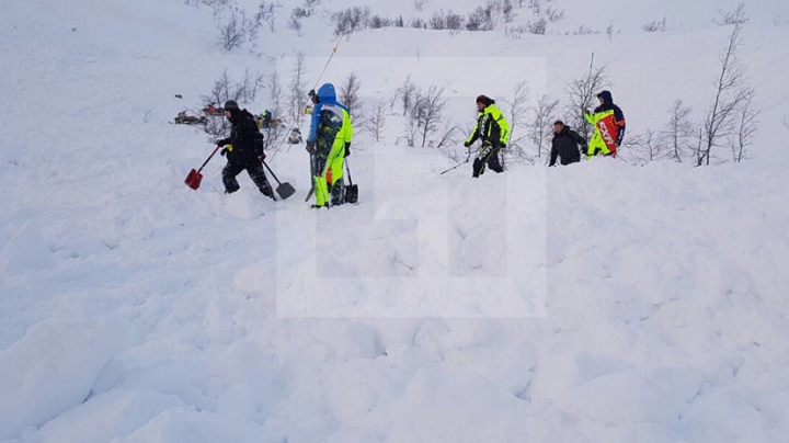Опубликованы первые фото с места схода лавины на группу туристов под Мурманском