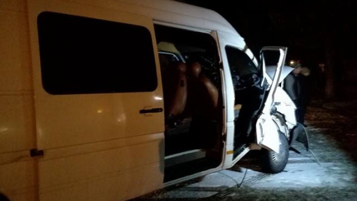 Микроавтобус с пассажирами из Молдовы попал под поезд в Румынии