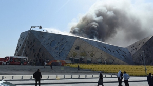 В Эль-Кувейте горит построенный три месяца назад Дом оперы