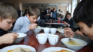 Муниципальные власти проверяют пищевые комбинаты, обслуживающие школы и лицеи