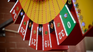  В Японии построили дом престарелых в виде казино - с игровыми залами и баром