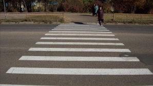 Шокирующие видео: на Чеканах мужчину сбили прямо на пешеходном переходе 