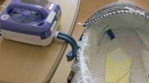 В Великобритании молодая мама провела полмесяца в обнимку с мертвым младенцем