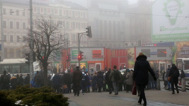 На железнодорожном вокзале Риги проходит эвакуация