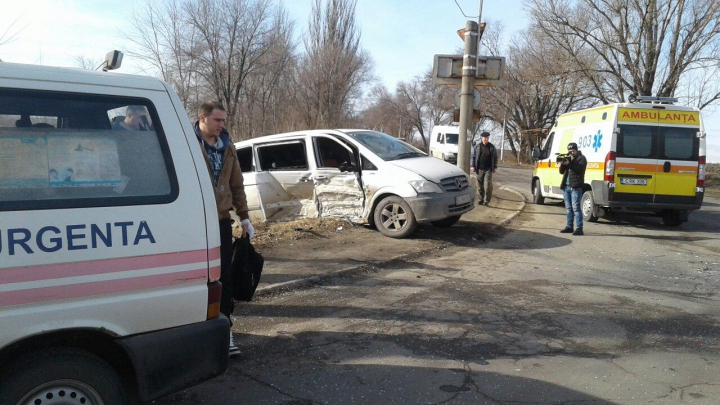 Сильнейшее ДТП на Ботанике: водителю и пассажиру понадобилась помощь медиков