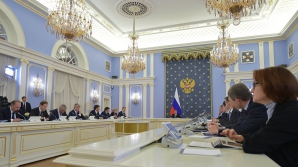 Медведев — опоздавшему министру: Будильник себе ставьте в разные места