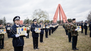 В столице состоялся памятный марш, а на мемориале "Вечность" устроили траурный митинг