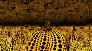 Посетитель музея разрушил скульптуру за 800 тысяч долларов, делая селфи