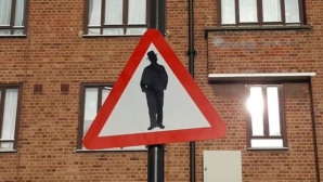 В Лондоне рядом с синагогой появился знак "Осторожно, евреи!"