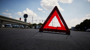 На Кубани пассажирка вышла из автобуса и врезалась в припаркованное авто