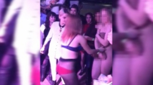 В Благовещенске раздевшаяся в клубе девушка ушла из колледжа из-за издевательств