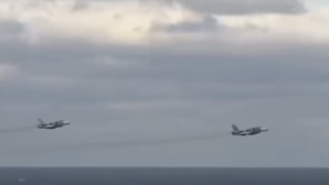 Опубликовано видео пролета российских самолетов возле американского эсминца