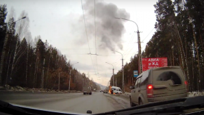 Видео: Маршрутка вспыхнула после столкновения с "Жигулями"