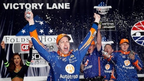 Брэд Кеселовски выиграл этап гонок НАСКАР в Атланте