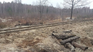 Добытчики янтаря размыли 300 метров железной дороги на западе Украины
