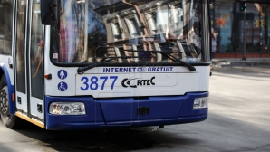 Крыши некоторых столичных троллейбусов протекают во время дождей