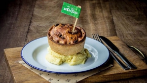 В Британии начали продавать пирожки с кузнечиками