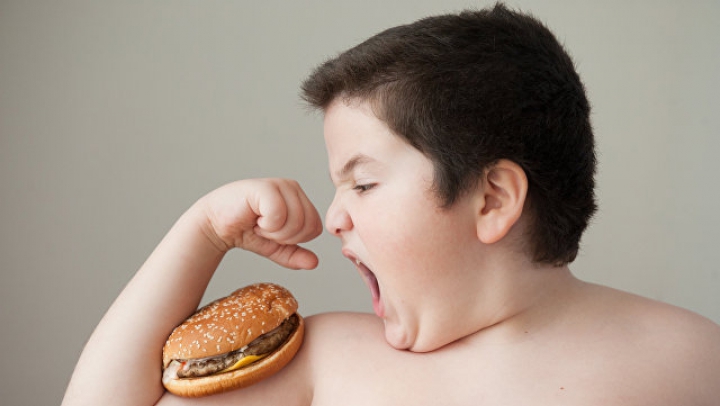 В Англии родители получили письма из школы о том, что их дети — жирные