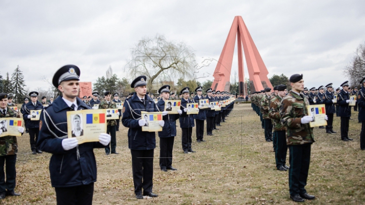 В столице состоялся памятный марш, а на мемориале "Вечность" устроили траурный митинг
