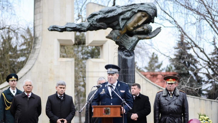 В столице состоялся памятный марш, а на мемориале "Вечность" устроили траурный митинг