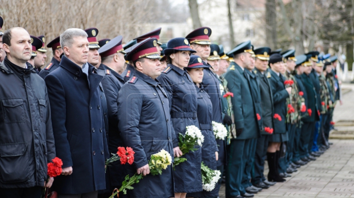 В столице состоялся памятный марш, а на мемориале "Вечность" устроили траурный митинг