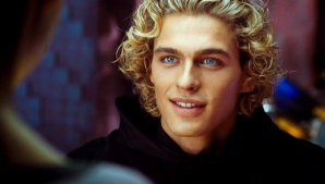 Психиатр сочла выпавшего из окна актера "Обитаемого острова" опасным для общества