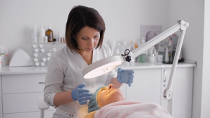 В косметологических кабинетах нет отбоя от клиентов - женщины готовятся к лету