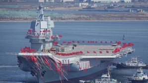 Китай спустил на воду первый авианосец собственного производства