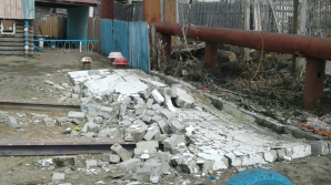 На Алтае кирпичная стена обрушилась на детей во время прогулки в детском саду