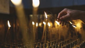 Благодатный огонь привезла накануне делегация Молдавской митрополии