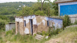 Шокирующая история: многодетная семья из села Бульбоака живёт впроголодь в разрушенном доме