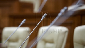 Заседание парламента началось с минуты молчания в память о жертвах взрыва в метро