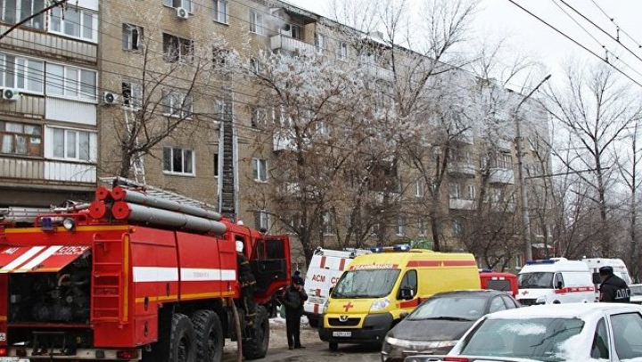 Младенец чудом выжил при падении из окна жилого дома в Петербурге