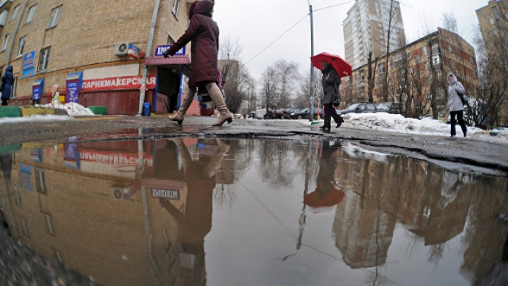 На проспекте на юго-западе Москвы образовалась шестиметровая яма